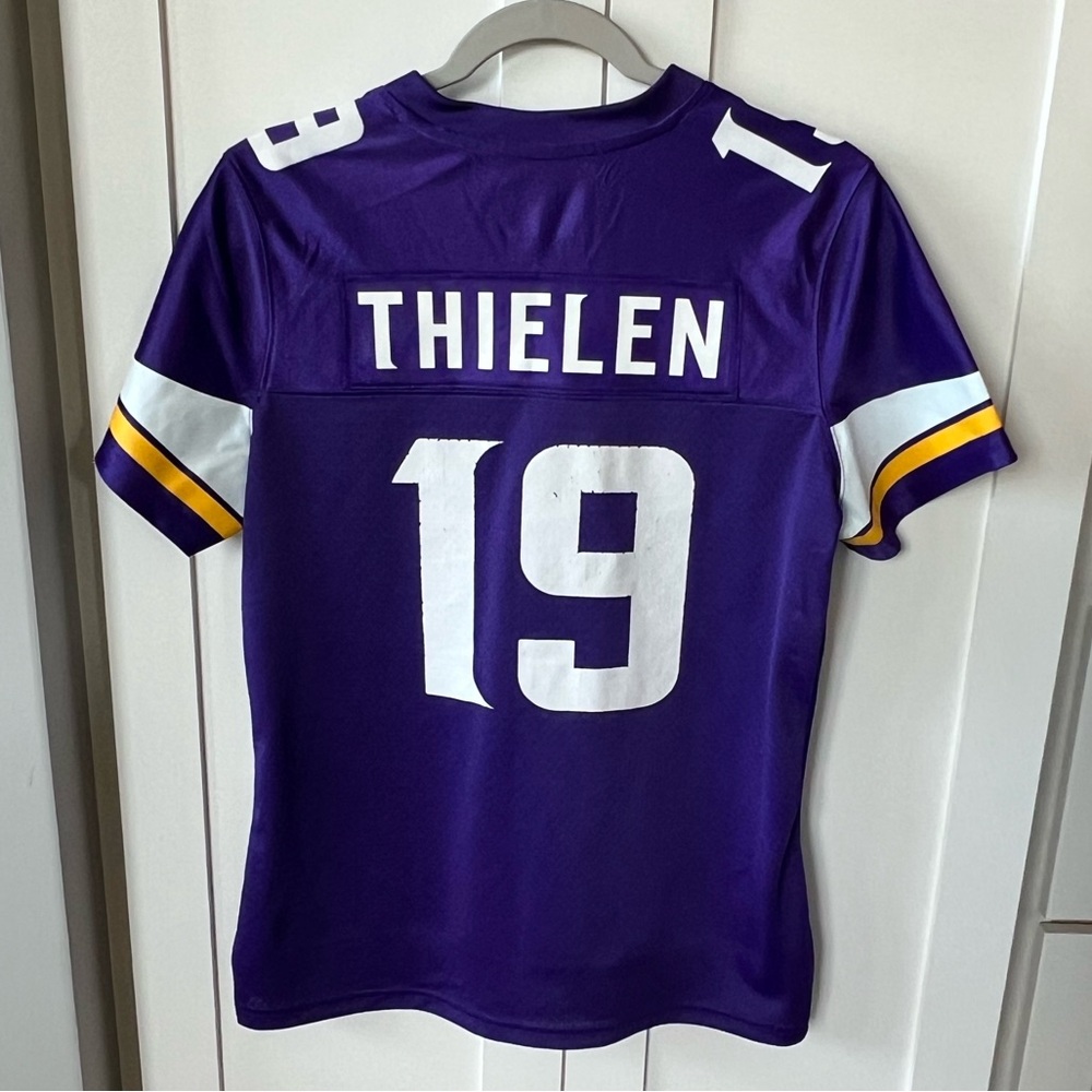 Youth medium Vikings jersey Adam Thielen